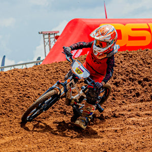 ebike_action_riding_kids_muddy_race_20in_front_shock_suspension_white_turn_dirt